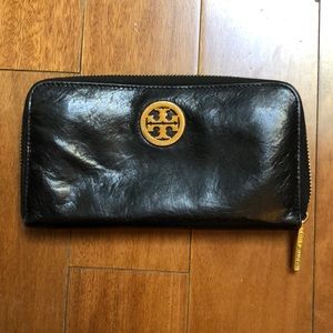 Tory Burch Zip Around Wallet